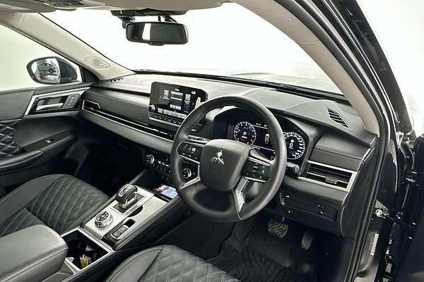 2024 Mitsubishi Outlander Exceed ZM