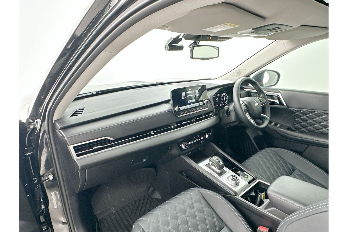 2024 Mitsubishi Outlander Exceed ZM
