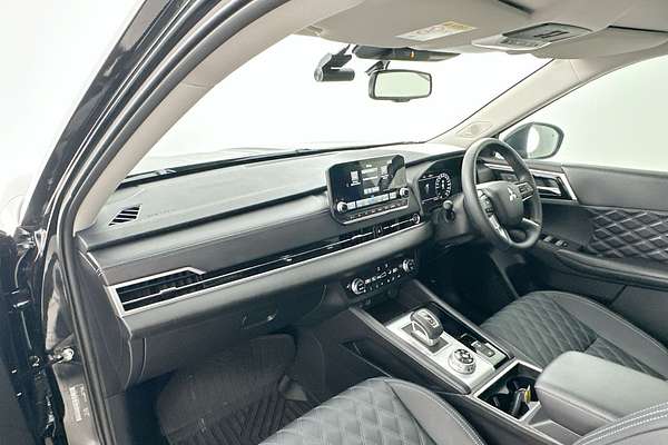 2024 Mitsubishi Outlander Exceed ZM