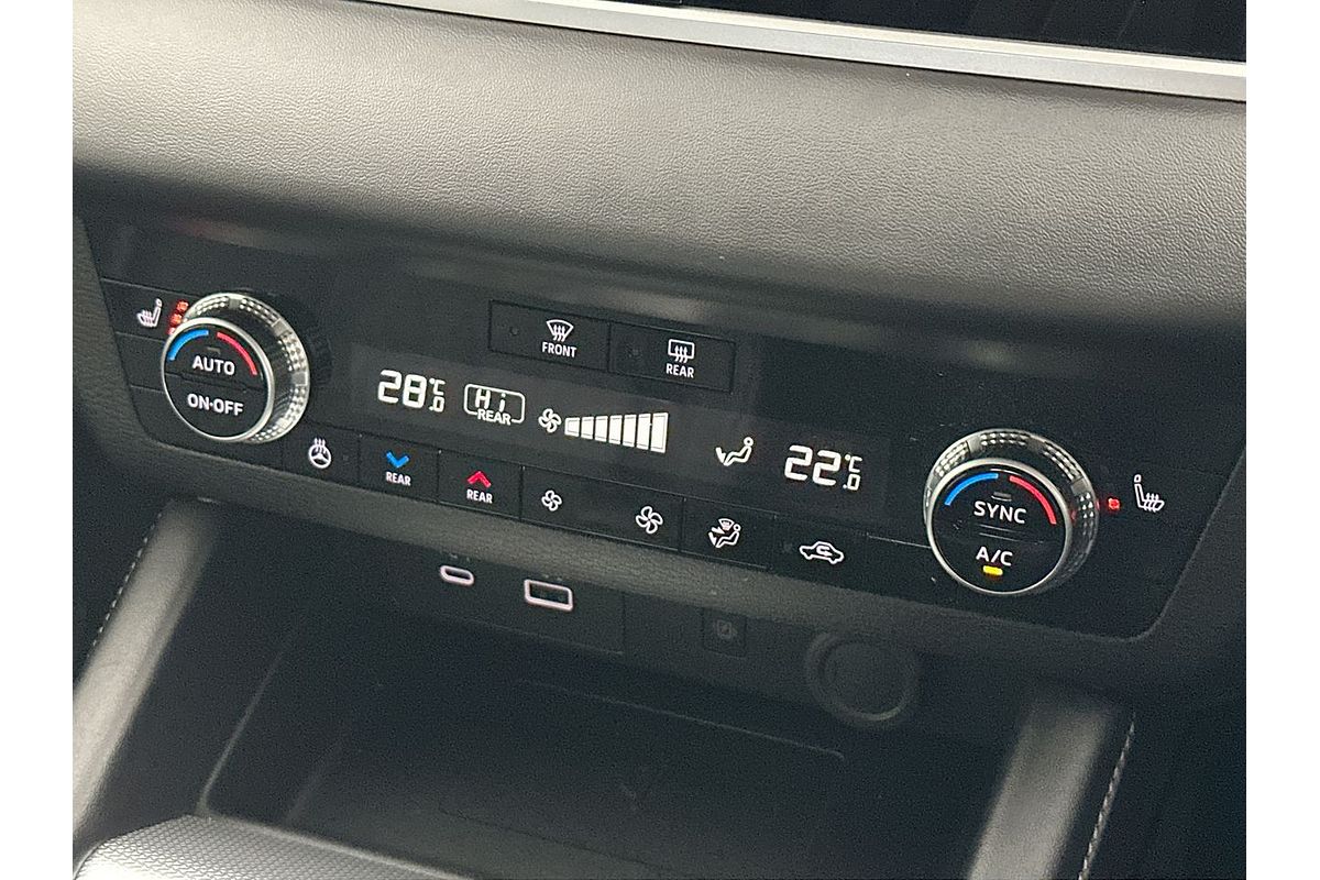 2024 Mitsubishi Outlander Exceed ZM