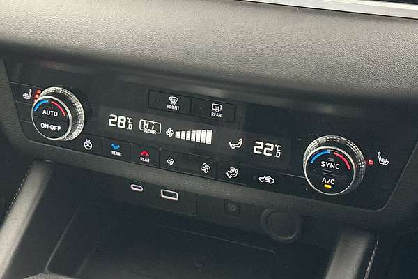 2024 Mitsubishi Outlander Exceed ZM