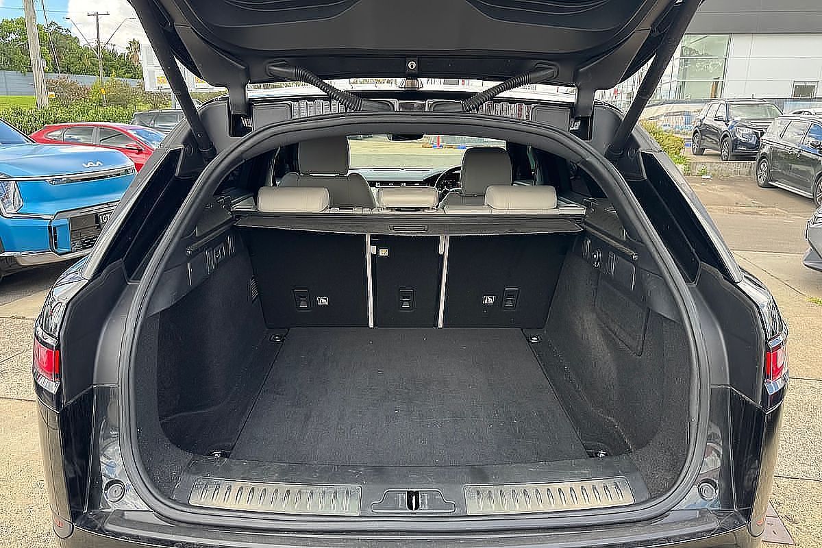 2017 Land Rover Range Rover Velar D300 SE L560