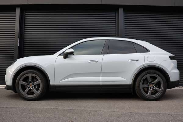 2024 Porsche Macan 4 XAB