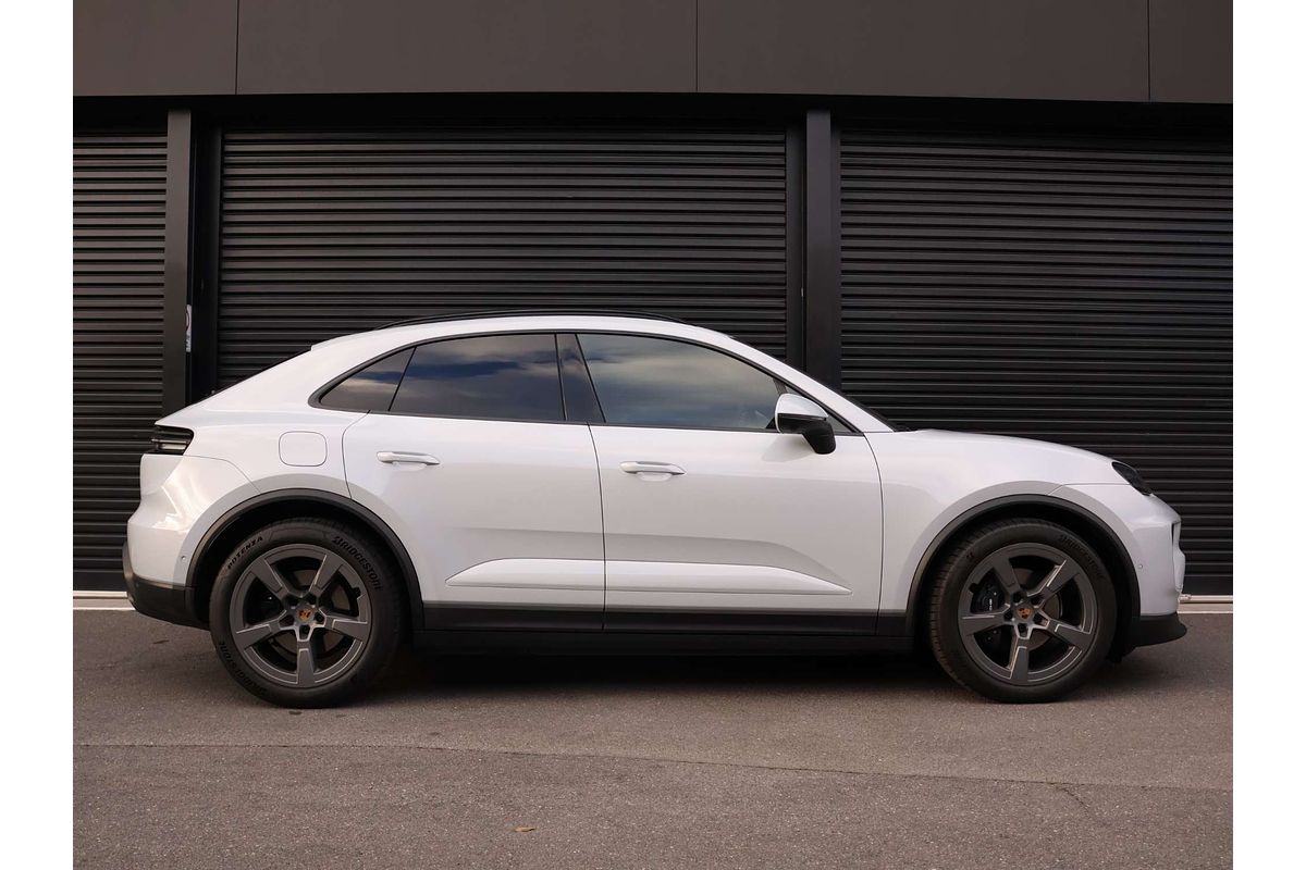 2024 Porsche Macan 4 XAB