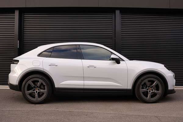 2024 Porsche Macan 4 XAB