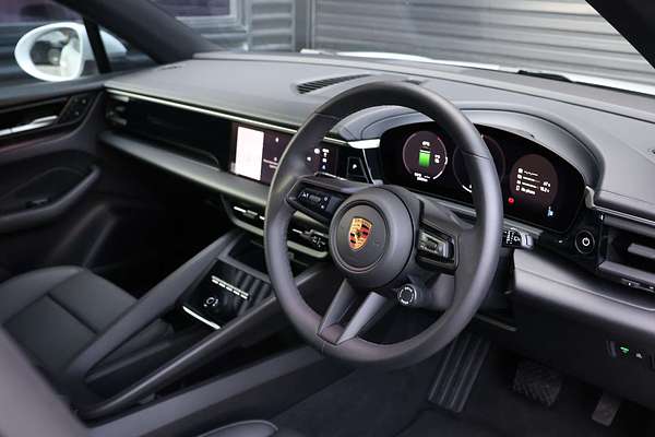 2024 Porsche Macan 4 XAB