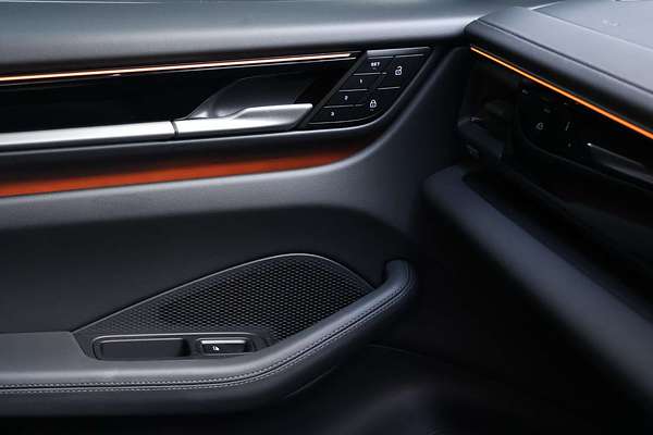 2024 Porsche Macan 4 XAB