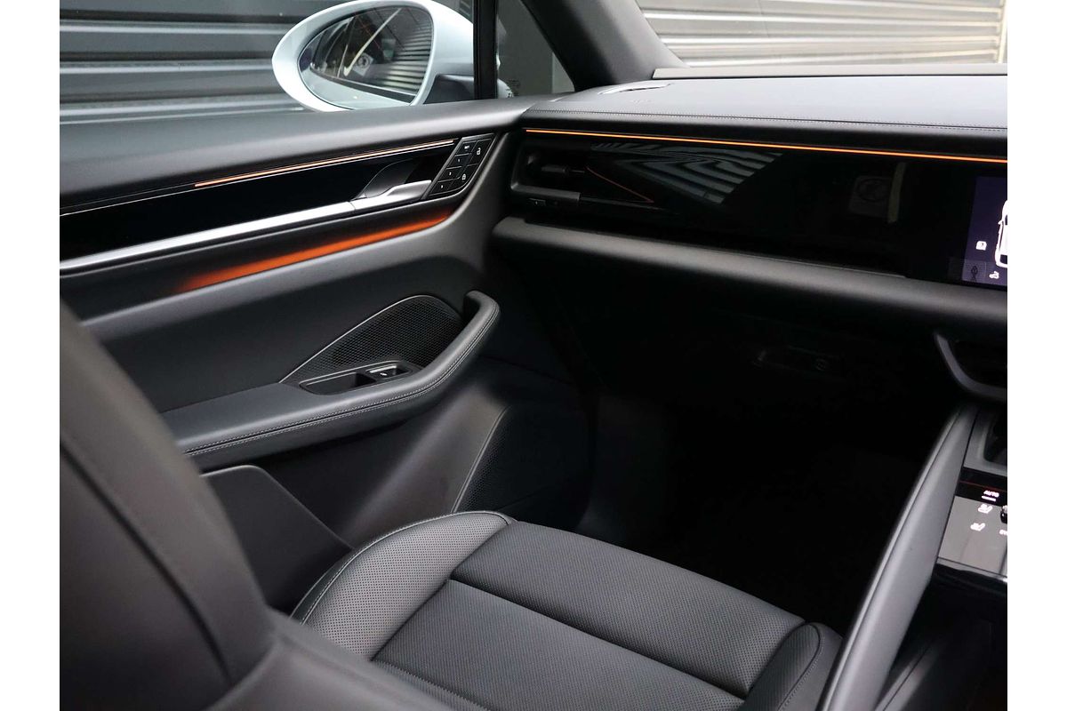 2024 Porsche Macan 4 XAB