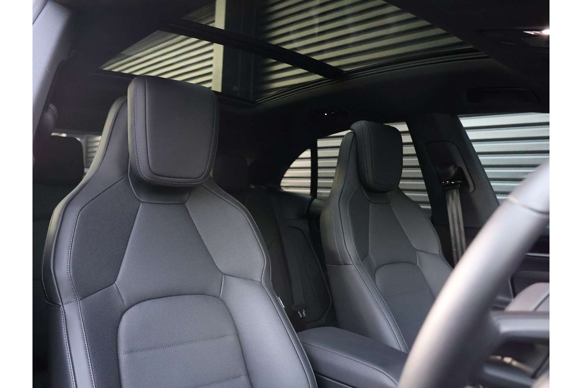 2024 Porsche Macan 4 XAB
