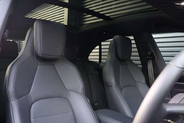 2024 Porsche Macan 4 XAB