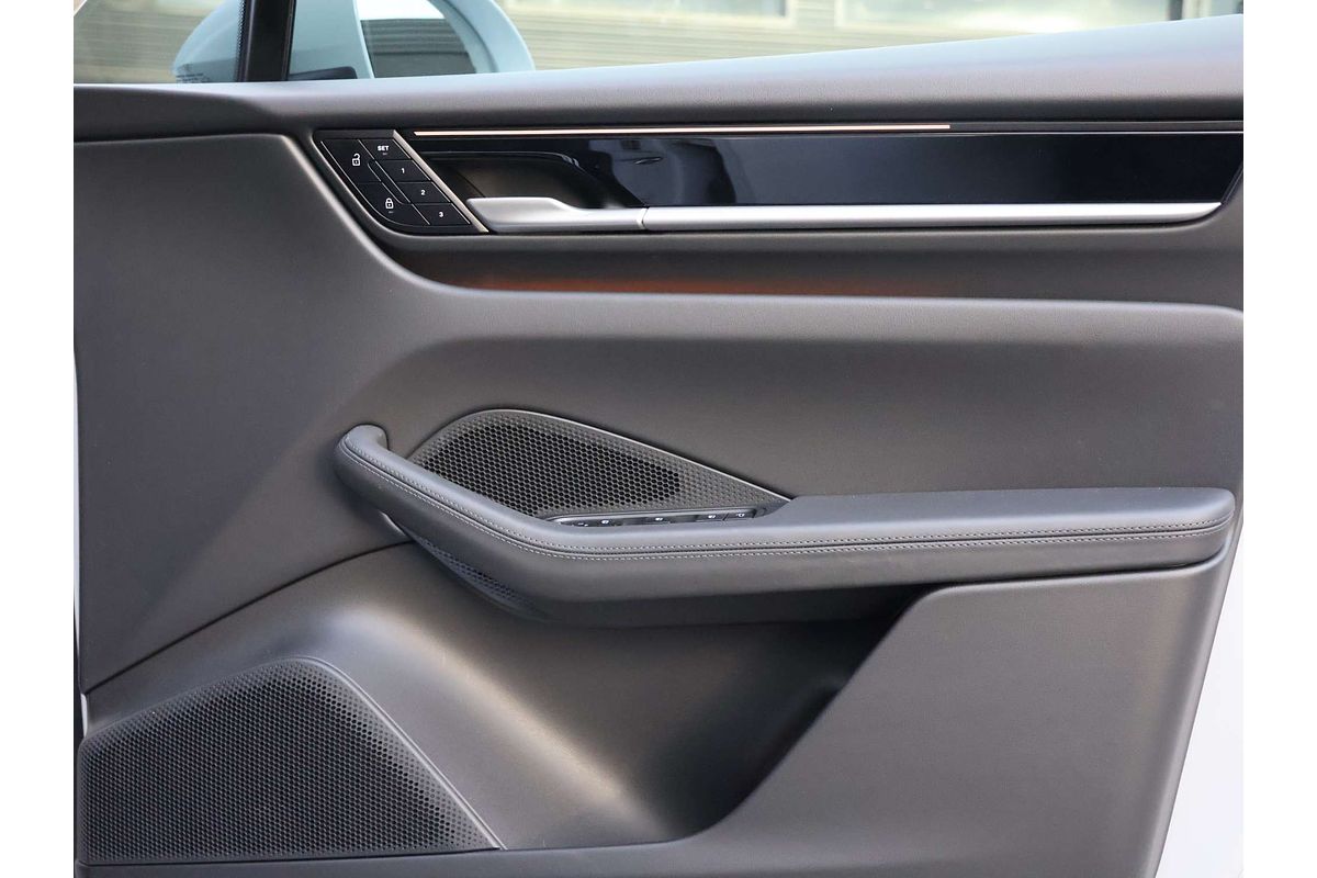 2024 Porsche Macan 4 XAB
