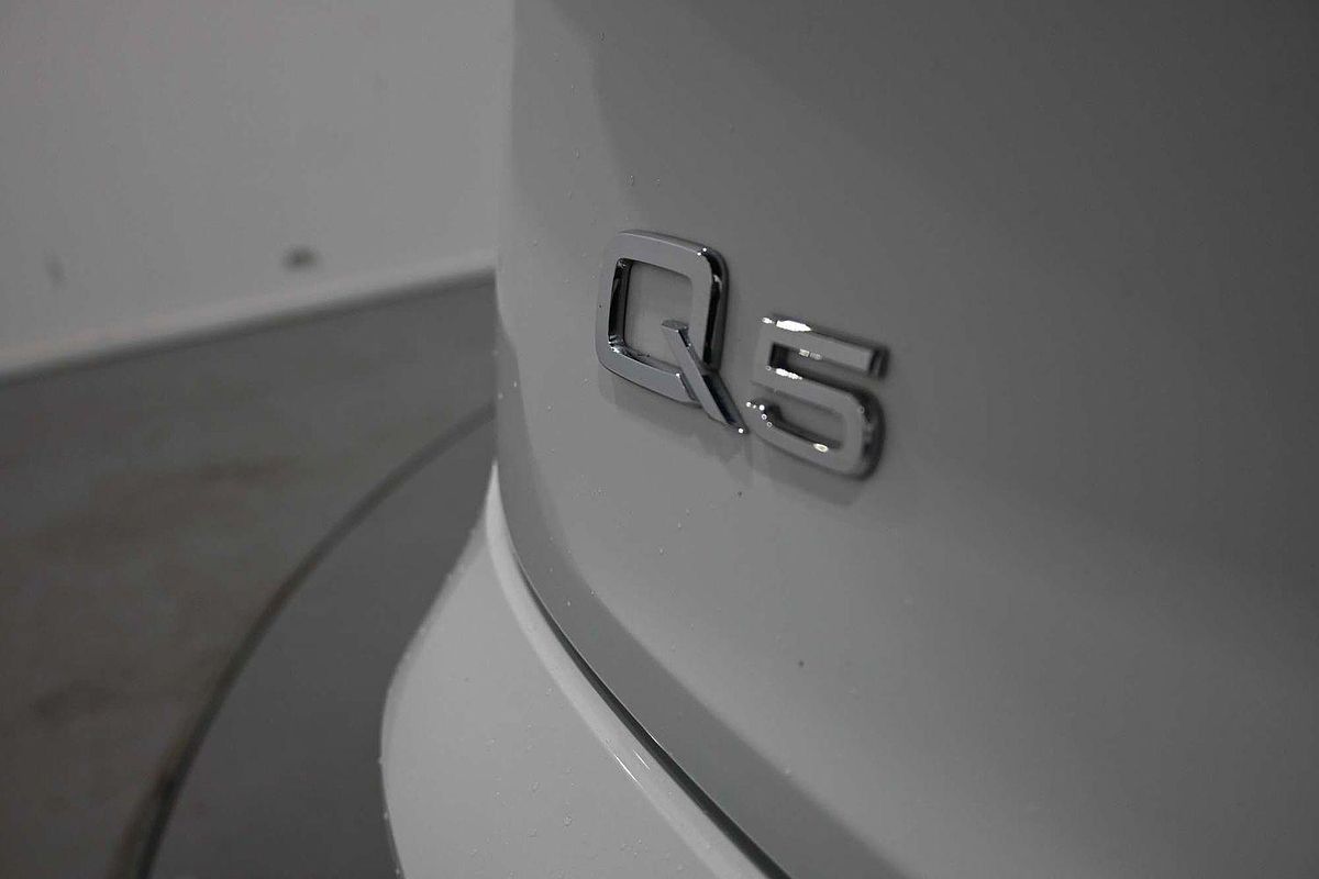 2022 Audi Q5 40 TDI FY