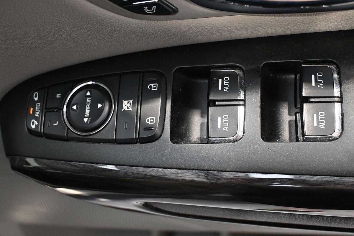 2017 Kia Carnival Platinum YP
