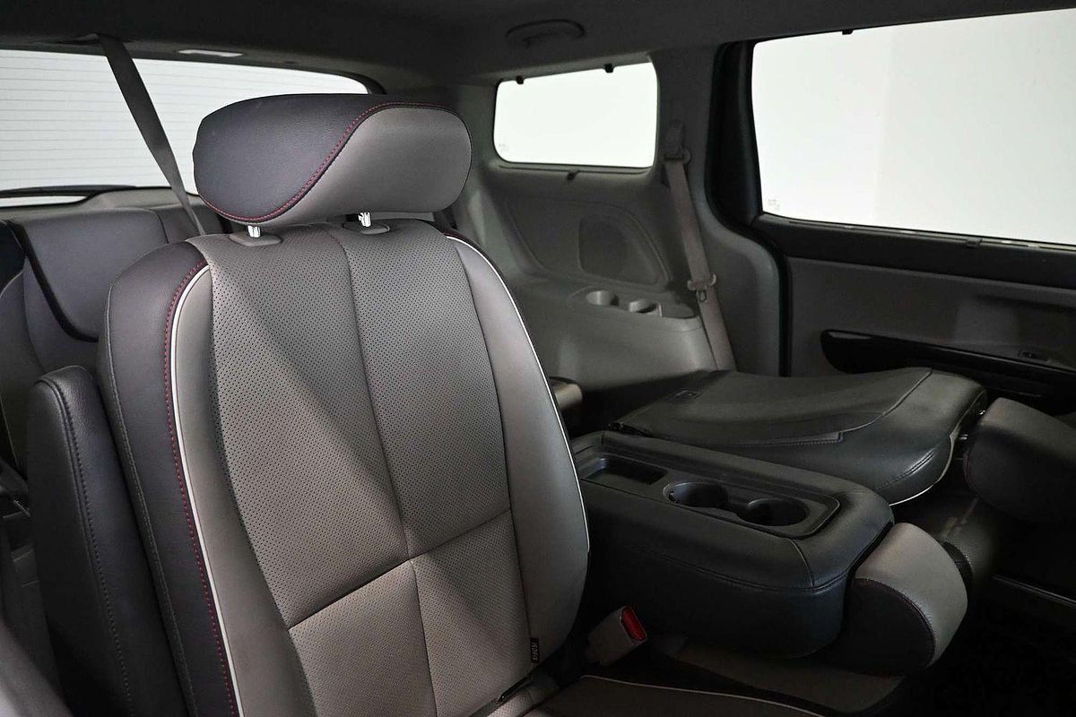 2017 Kia Carnival Platinum YP