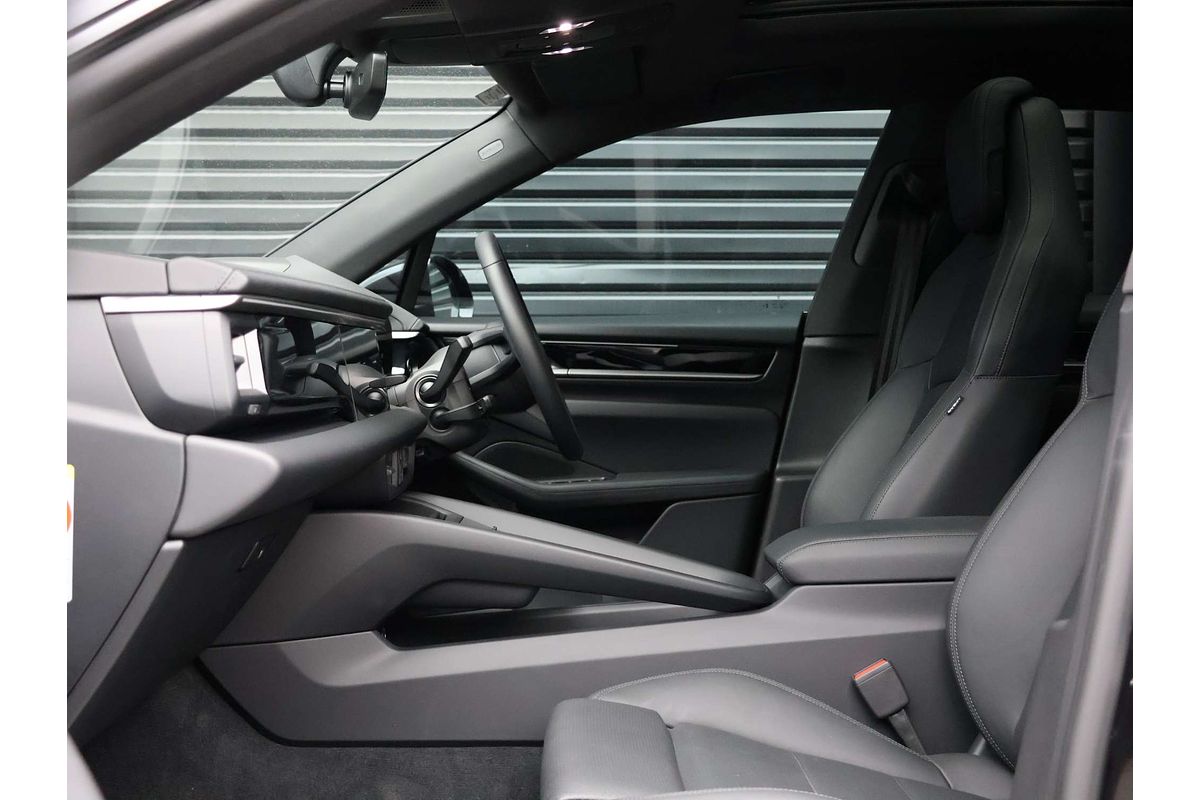 2024 Porsche Macan 4 XAB