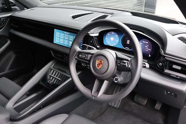 2024 Porsche Macan 4 XAB