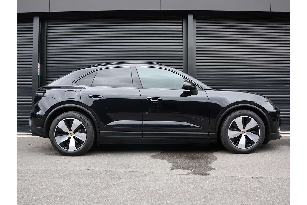 2024 Porsche Macan 4 XAB
