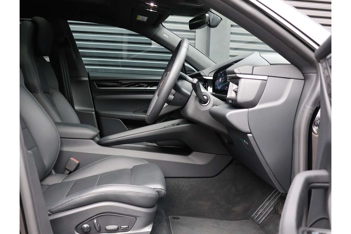 2024 Porsche Macan 4 XAB
