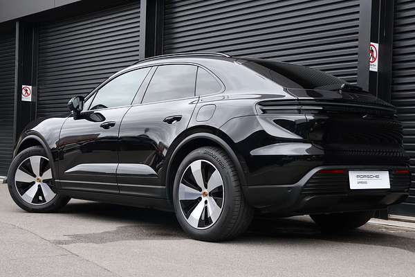 2024 Porsche Macan 4 XAB