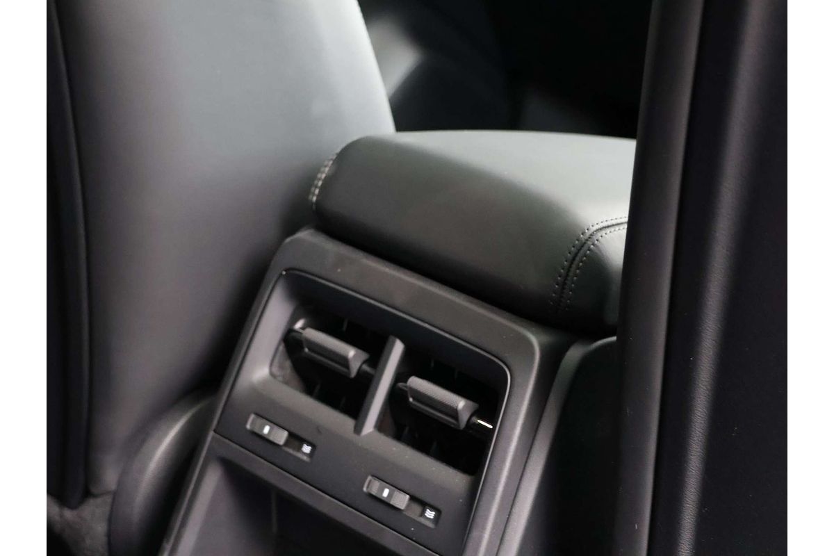 2024 Porsche Macan 4 XAB
