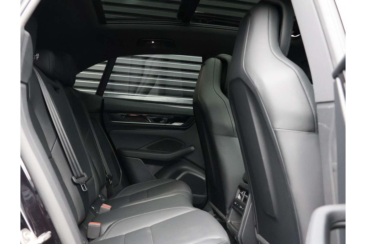 2024 Porsche Macan 4 XAB