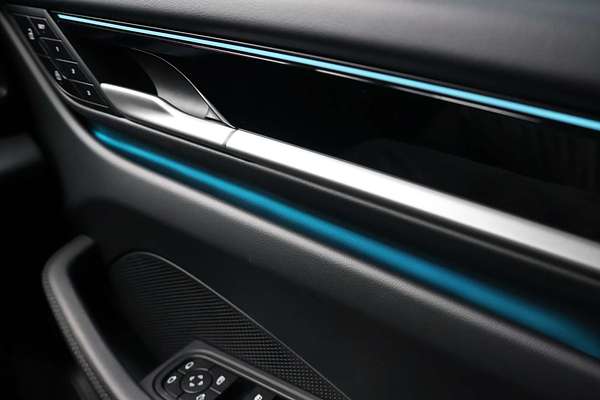 2024 Porsche Macan 4 XAB