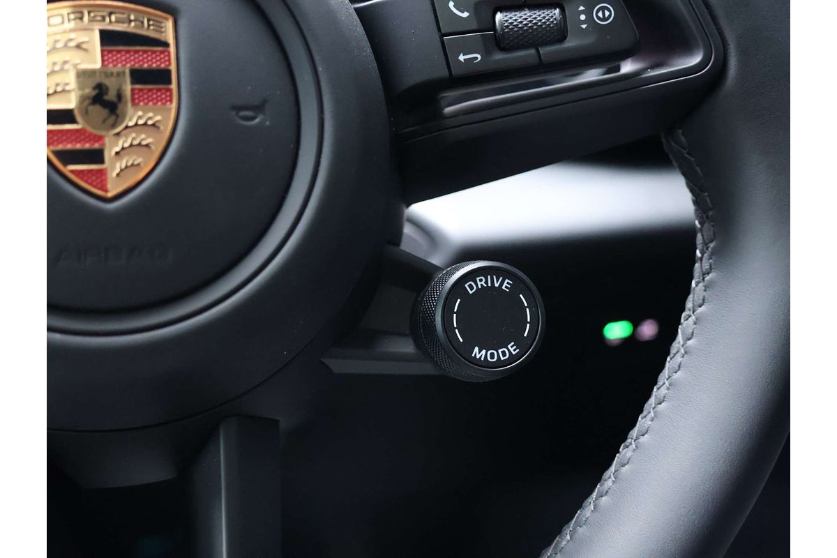 2024 Porsche Macan 4 XAB