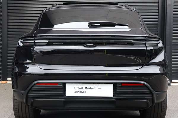 2024 Porsche Macan 4 XAB