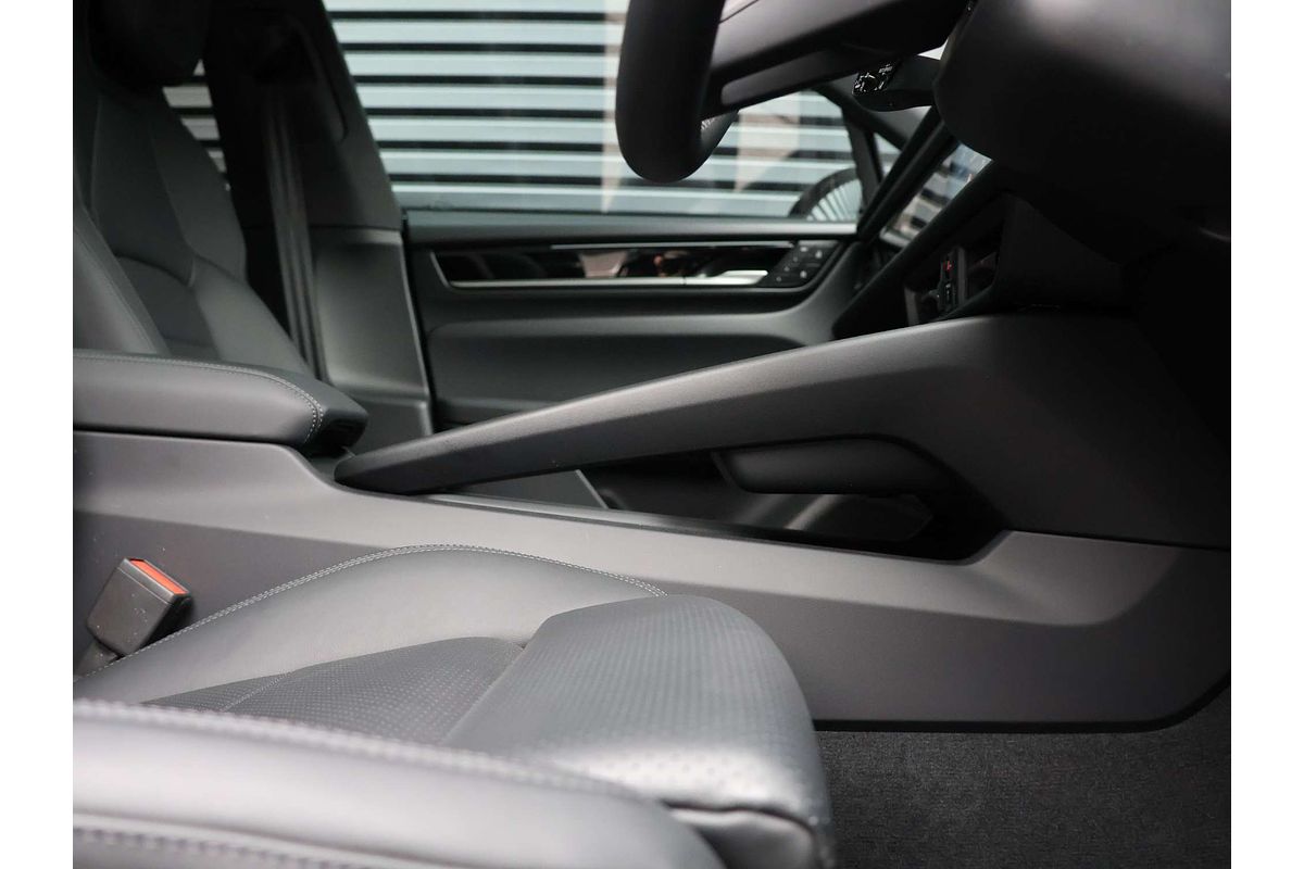 2024 Porsche Macan 4 XAB