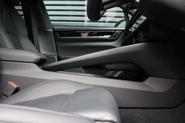 2024 Porsche Macan 4 XAB