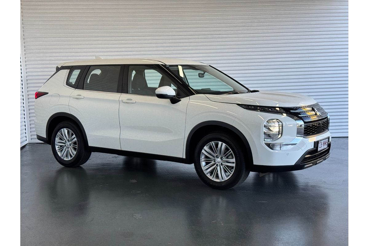 2023 Mitsubishi Outlander ES ZM