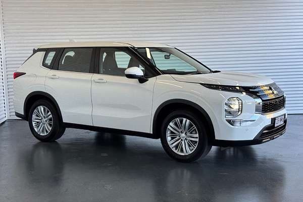 2023 Mitsubishi Outlander ES ZM