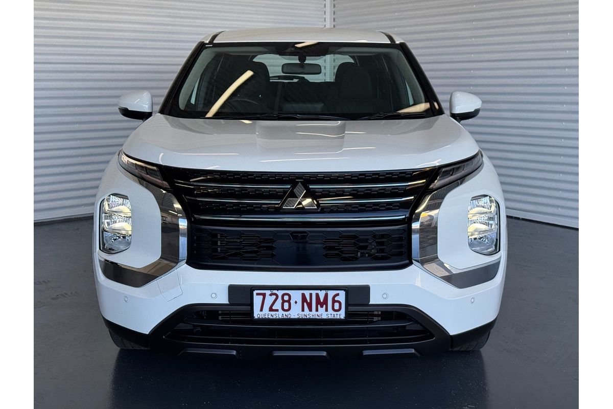 2023 Mitsubishi Outlander ES ZM