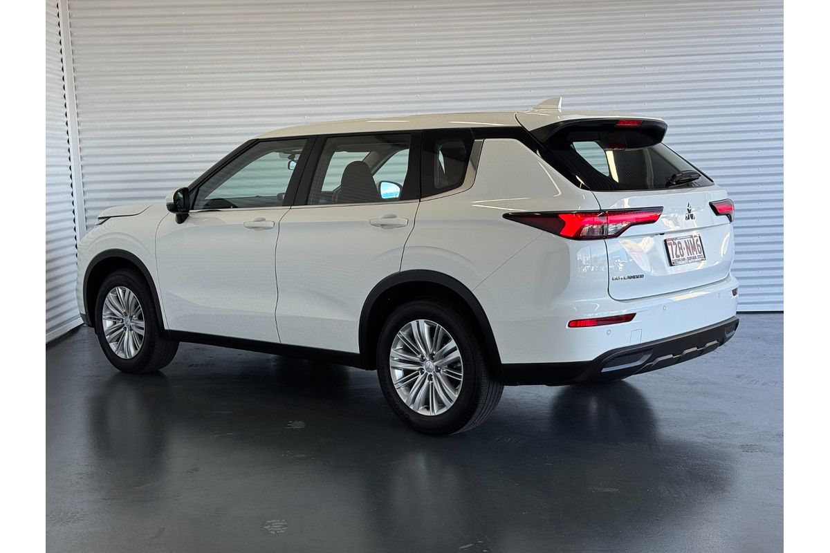 2023 Mitsubishi Outlander ES ZM