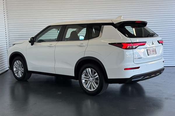2023 Mitsubishi Outlander ES ZM