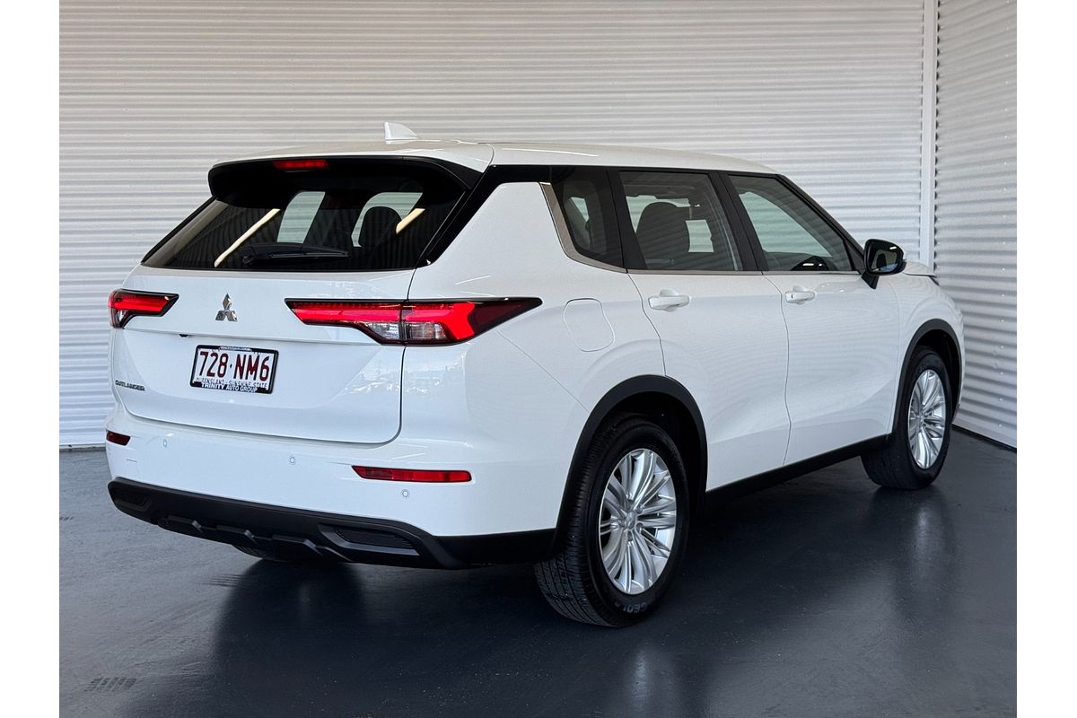 2023 Mitsubishi Outlander ES ZM