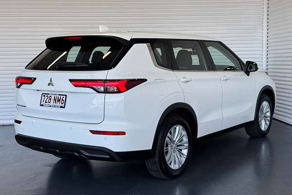 2023 Mitsubishi Outlander ES ZM