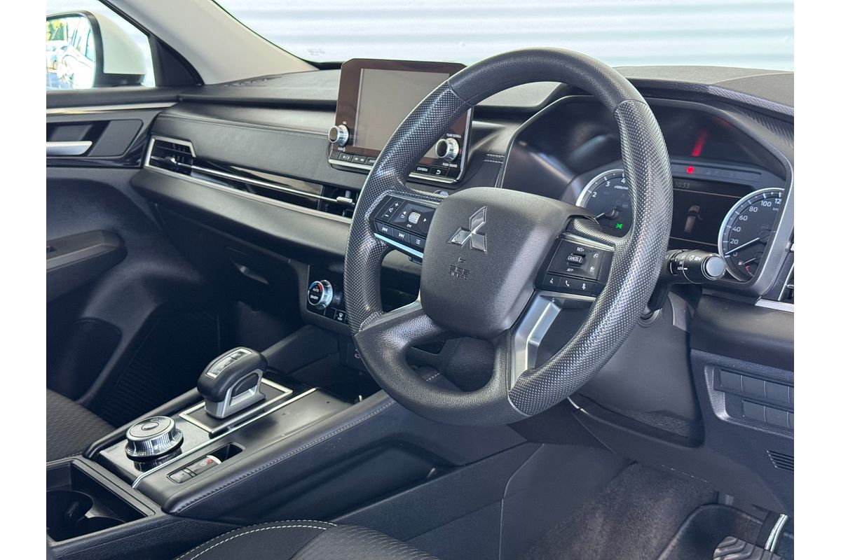 2023 Mitsubishi Outlander ES ZM