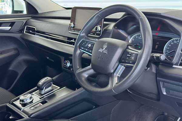 2023 Mitsubishi Outlander ES ZM