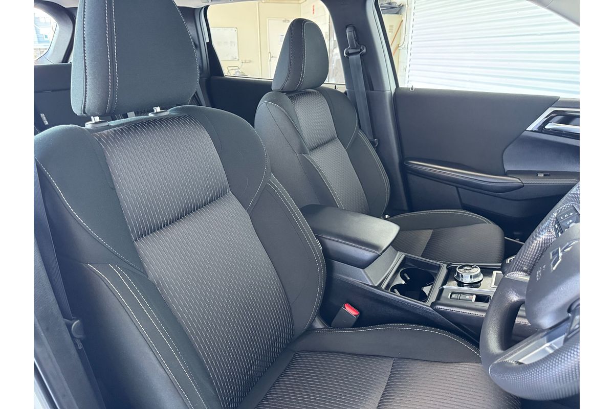 2023 Mitsubishi Outlander ES ZM