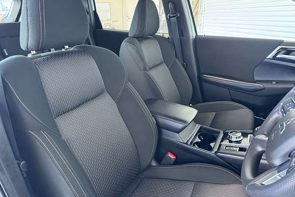 2023 Mitsubishi Outlander ES ZM