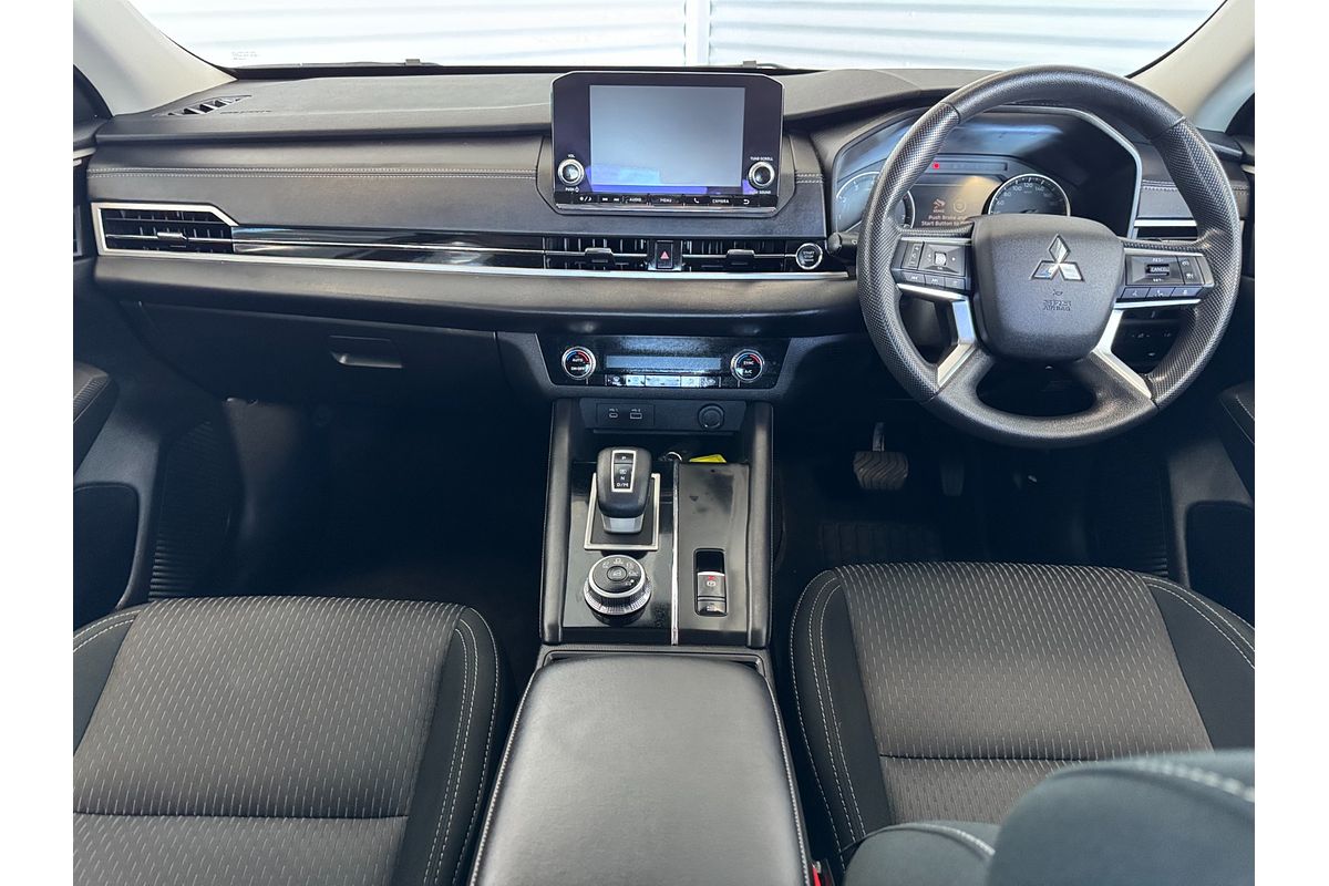 2023 Mitsubishi Outlander ES ZM
