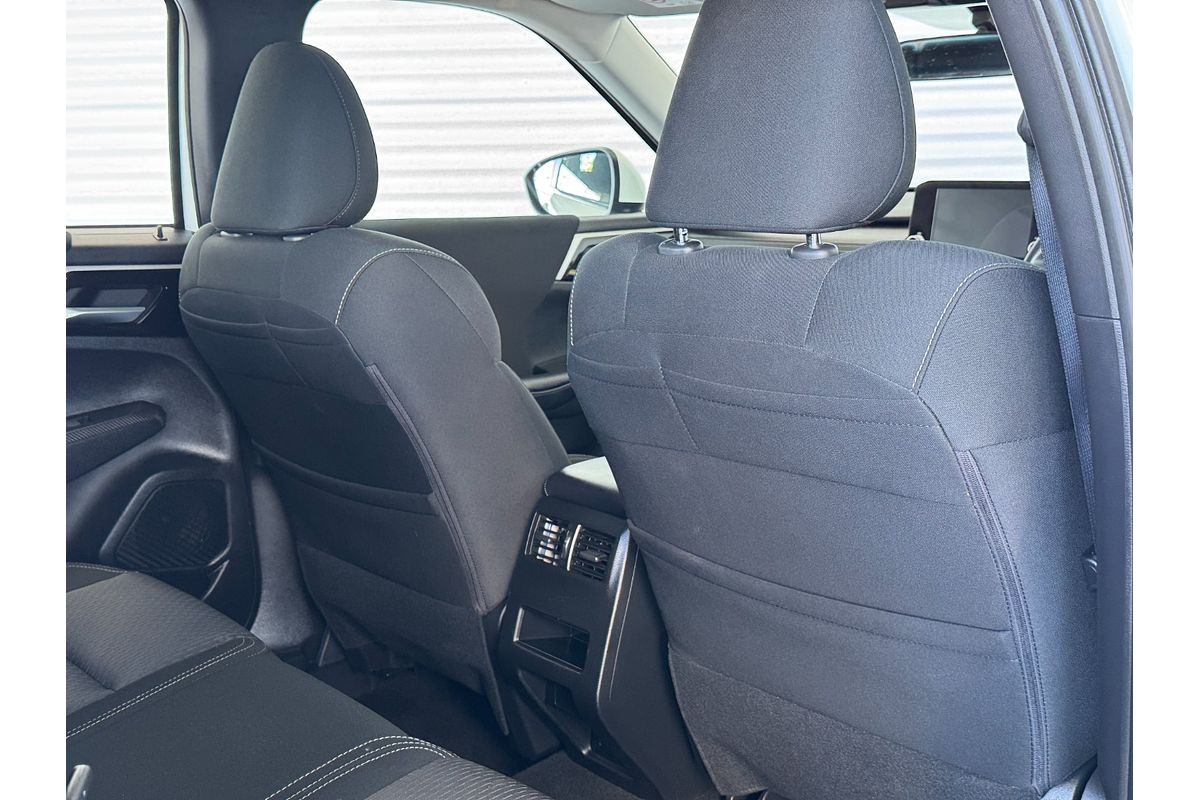 2023 Mitsubishi Outlander ES ZM
