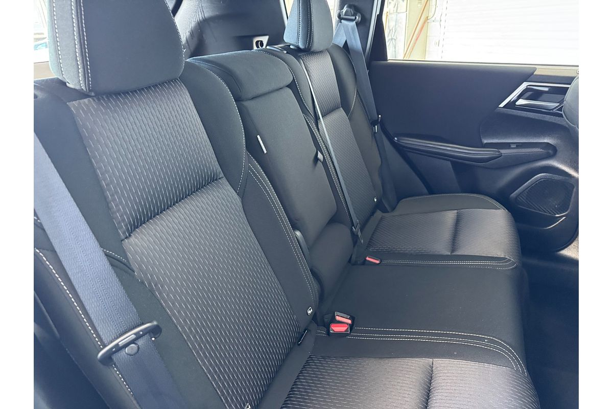 2023 Mitsubishi Outlander ES ZM