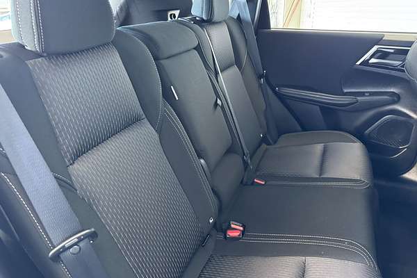 2023 Mitsubishi Outlander ES ZM