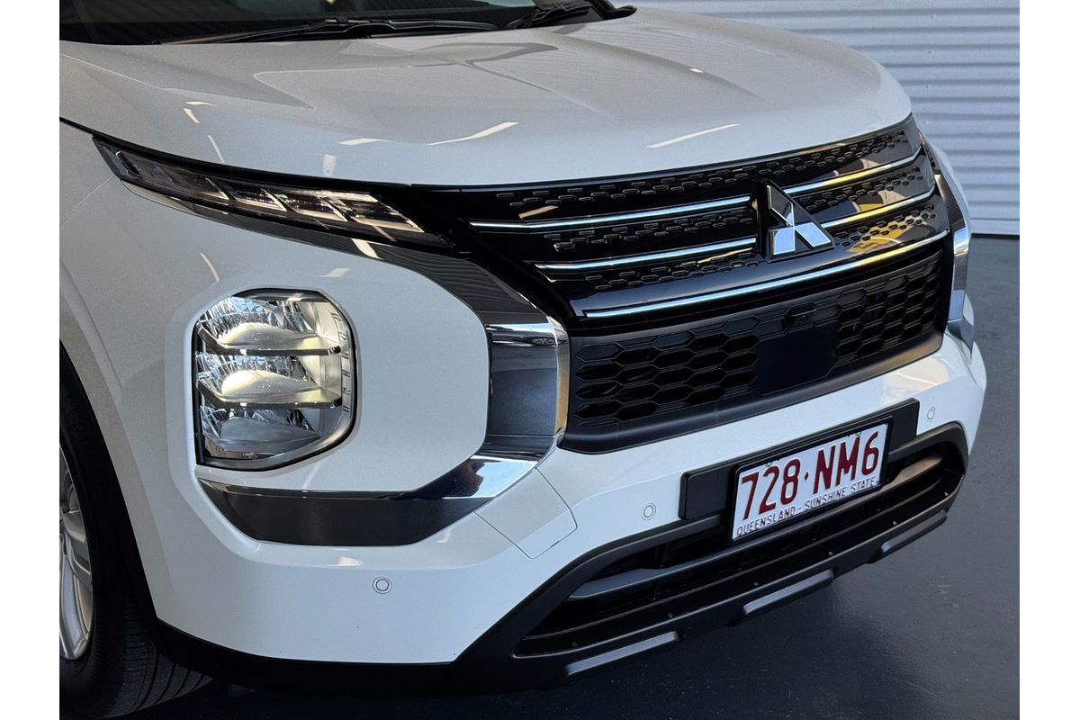 2023 Mitsubishi Outlander ES ZM