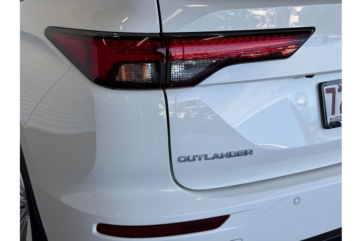 2023 Mitsubishi Outlander ES ZM