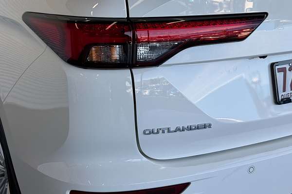 2023 Mitsubishi Outlander ES ZM