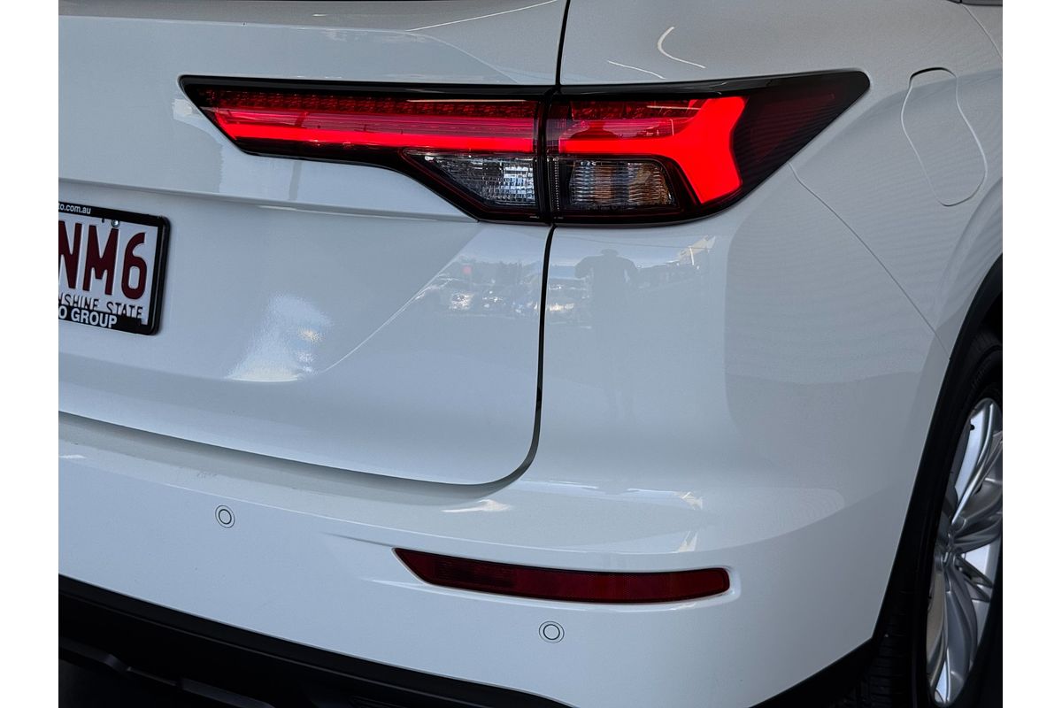 2023 Mitsubishi Outlander ES ZM