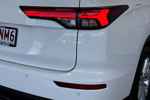 2023 Mitsubishi Outlander ES ZM